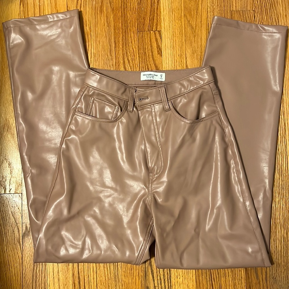 Abercrombie 90s straight ultra high rise leather pants size 27 mauve color